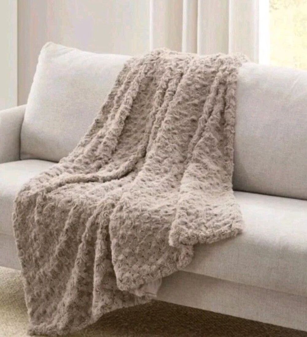 Casual Living Faux Fur Throw Blanket for Couch Sofa - Cream 60x70 Inches